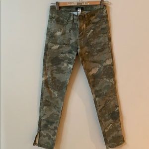 Camouflage print skinny jean